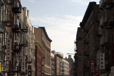 New York, Abd - 4 Mayıs 2019 - Chinatown sokak pazarları ve dükkanlar