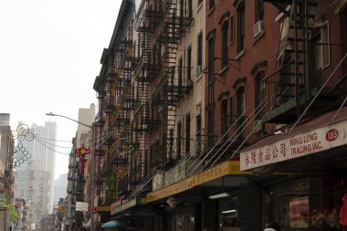 New York, Abd - 4 Mayıs 2019 - Chinatown sokak pazarları ve dükkanlar