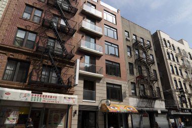 New York, Abd - 4 Mayıs 2019 - Chinatown sokak pazarları ve dükkanlar