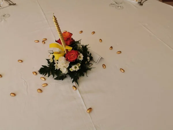 Bouqet nuziale su una decorazione di tavolo — Foto Stock