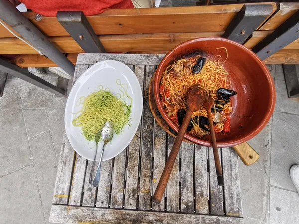 Итальянские морепродукты и песто в живописной деревне Cinque Terre italy — стоковое фото