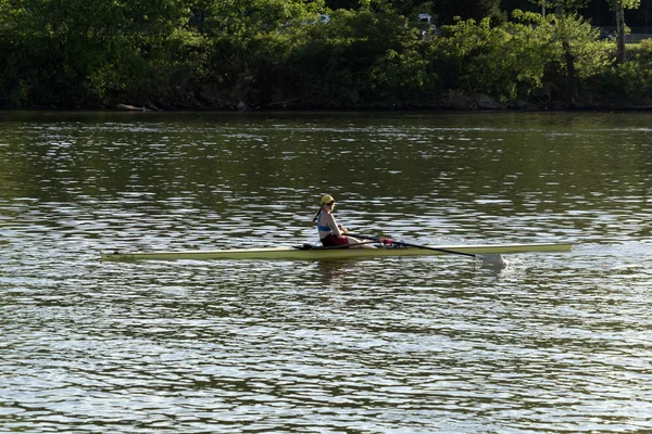 费城，乌萨 - 2019年4月30日 - 舒尔基尔河上的赛艇队 — 图库照片