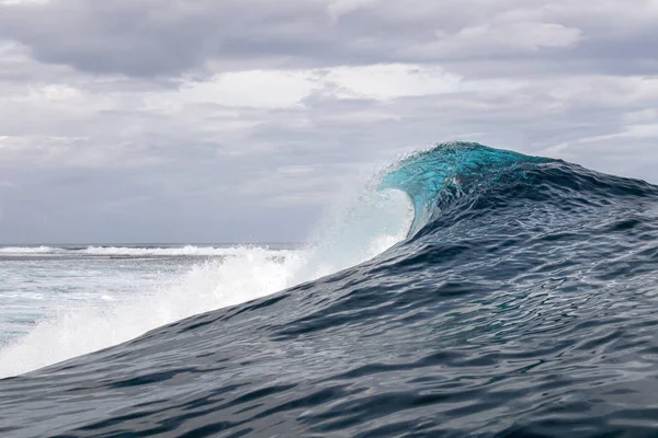 Surfwelle Rohr Detail im Pazifik Französisch Polynesien Tahiti — Stockfoto