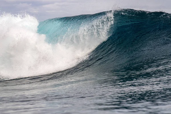 태평양 프렌치 폴리네시아 타히티의 서핑 웨이브 튜브 디테일 — 스톡 사진