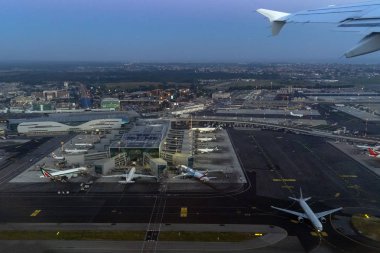 Fiumicino, İtalya - 16 Haziran 2019 - Roma Uluslararası Havaalanı havadan görünümü