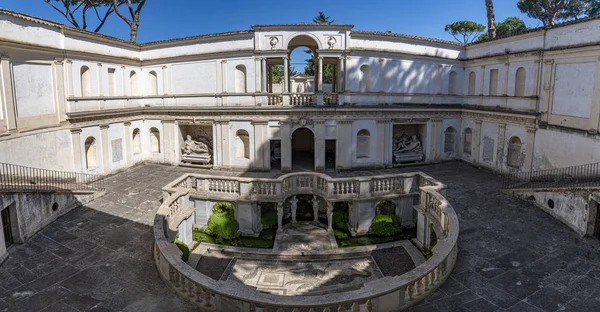 Villa Giulia ao ar livre estilo etrusco em Roma — Fotografia de Stock