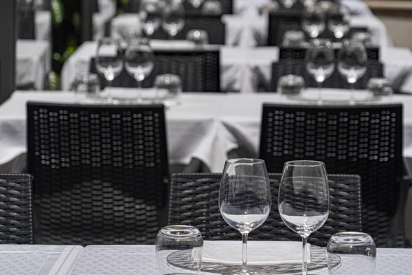 Mesa cargada de Roma italia restaurante al aire libre gran comida —  Fotos de Stock