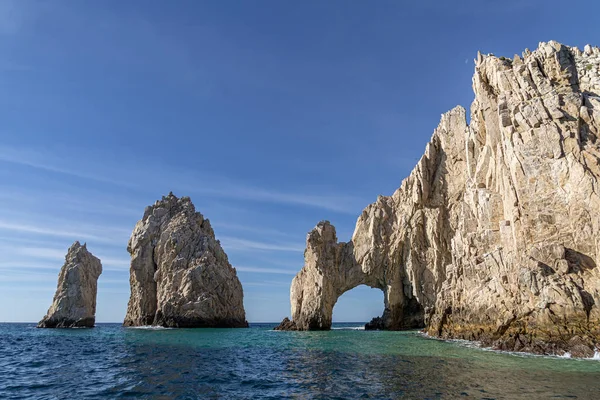 Onde su rocce ad arco in cabo san lucas mexico — Foto Stock