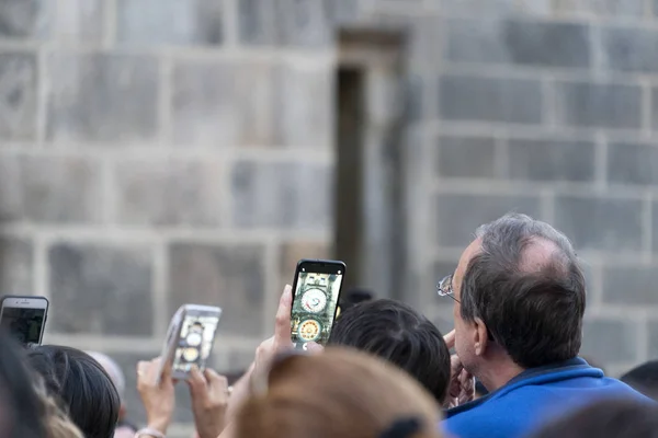 Prag, Çek Cumhuriyeti - 17 Temmuz 2019 - Prag Kulesi saat havarileri saat gösterisi — Stok fotoğraf