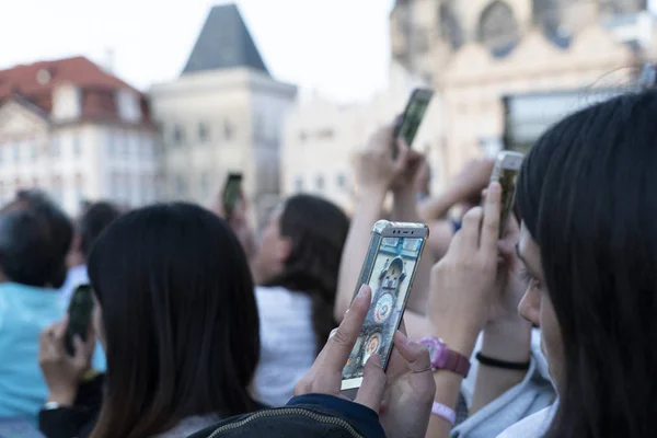 Prag, Çek Cumhuriyeti - 17 Temmuz 2019 - Prag Kulesi saat havarileri saat gösterisi — Stok fotoğraf