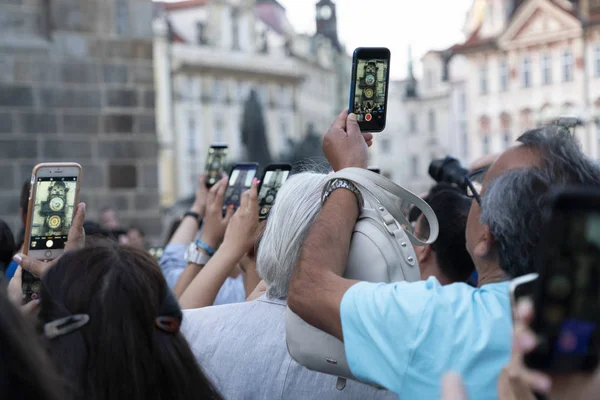 Prag, Çek Cumhuriyeti - 17 Temmuz 2019 - Prag Kulesi saat havarileri saat gösterisi — Stok fotoğraf