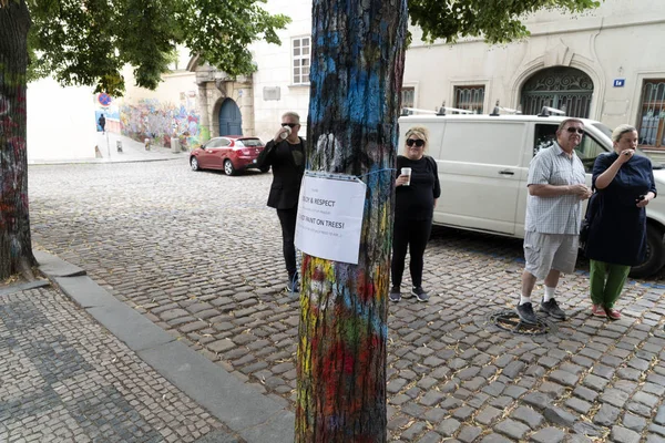 PRAGA, 15 DE JULIO DE 2019 - Beatles John Lennon graffiti wall — Foto de Stock