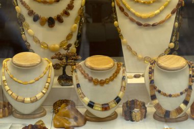 Takı kehribar boyunluk