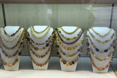 Takı kehribar boyunluk