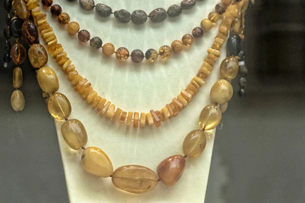 Amber necklage in jewelry — Stock Photo, Image