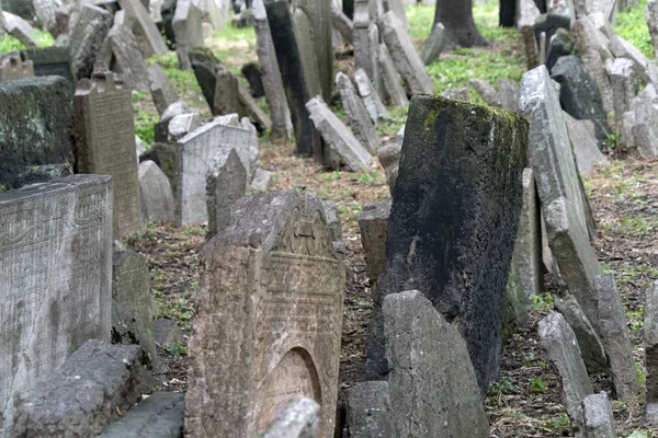 Antiguo cementerio judío en Prague — Foto de Stock