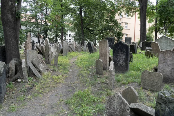 Velho cemitério judaico em praga — Fotografia de Stock