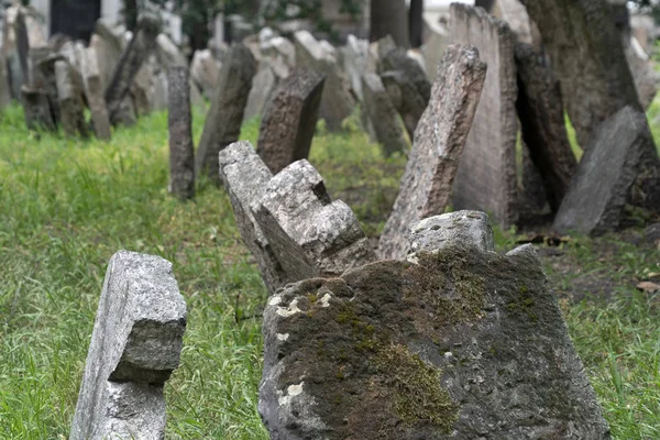 Vecchio cimitero ebraico a Praga — Foto Stock