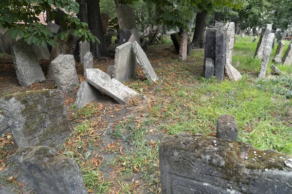 Velho cemitério judaico em praga — Fotografia de Stock