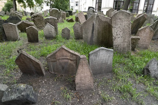 Velho cemitério judaico em praga — Fotografia de Stock