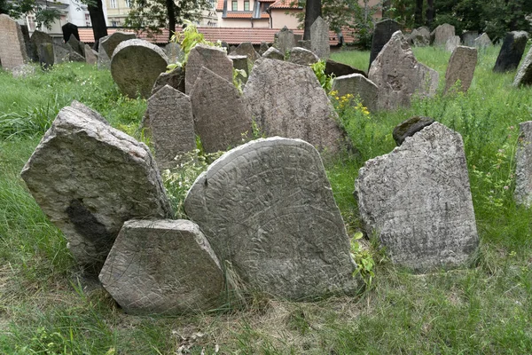 布拉格的犹太老墓地 — 图库照片