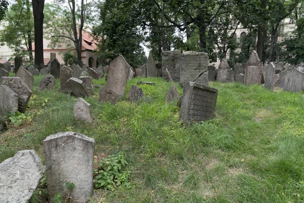 Judiska gamla kyrkogården i Prag — Stockfoto