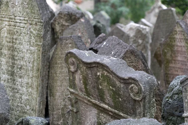 Jüdischer alter Friedhof in Prag — Stockfoto