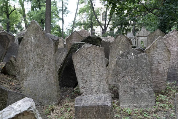 Velho cemitério judaico em praga — Fotografia de Stock