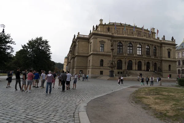 Praha, Česká republika-Červenec 15 2019-město je v letním čase plné turistů — Stock fotografie