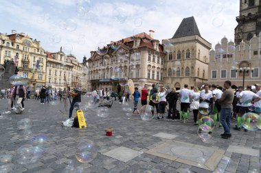 Prag, Çek Cumhuriyeti-Temmuz 16 2019-eski kasaba Meydanı turist dolu