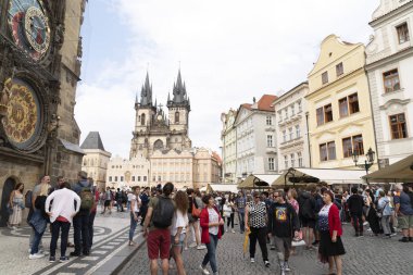 Prag, Çek Cumhuriyeti-Temmuz 16 2019-eski kasaba Meydanı turist dolu