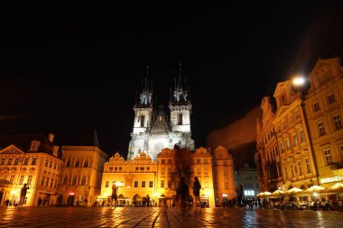 Prag Eski Şehir Meydanı gece görünümü