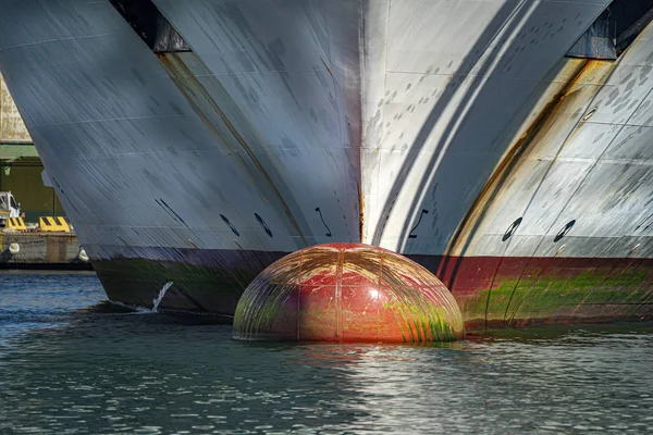 Gemi ise yay kapatmak kadar ayrıntı günbatımında — Stok fotoğraf