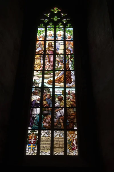 Kutna Dome Saint Barbara kyrka fönster glas Mucha Liberty stil — Stockfoto