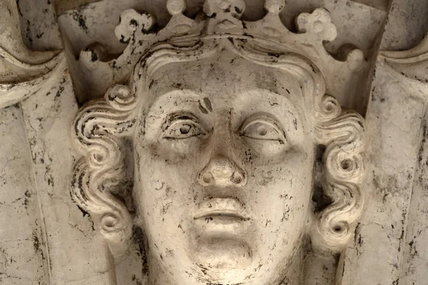 Doge Hertogelijk paleis Venetië hoofdstad van kolom Wayside sculptuur detail — Stockfoto