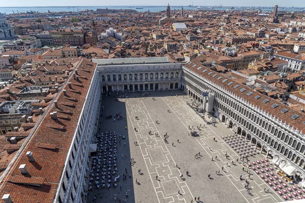 Venedig, Italien - 15. september 2019 - San Marco place full of tourist — Stockfoto