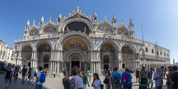 ヴェネツィア、イタリア - 9月15 2019 - 観光客でいっぱいのサンマルコの場所 — ストック写真