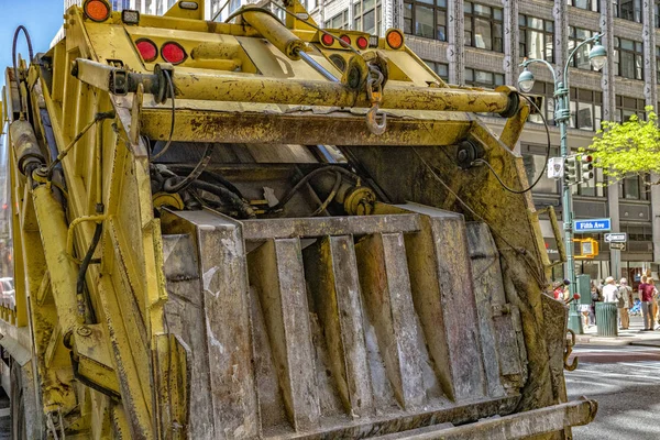 Dettaglio camion della spazzatura a New York — Foto Stock