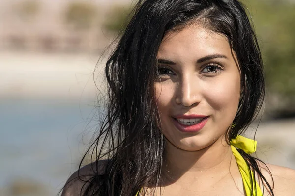 Beautiful latina girl at the beach — Stock Photo, Image