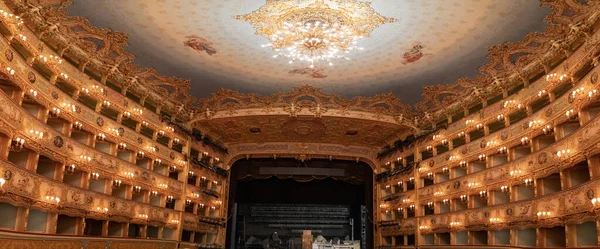 VENICE, ITALY - SEPTEMBER 15 2019 - La Fenice Theater interior view — Stock Photo, Image