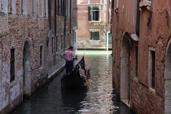 VENISE, ITALIE - 15 SEPTEMBRE 2019 - Lot de Gondole à Venise détail — Photo