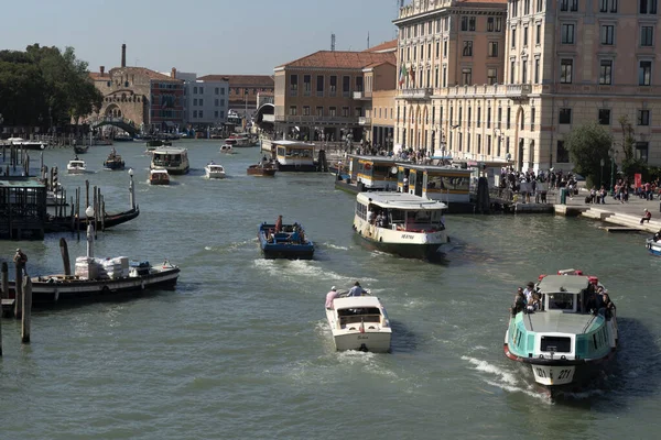 Venedig, italien - 15. september 2019 - viele gondeln in venedig detail — Stockfoto