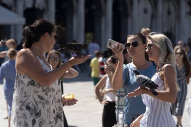 Venedik, İtalya - 15 Eylül 2019 - San marco yeri turist dolu