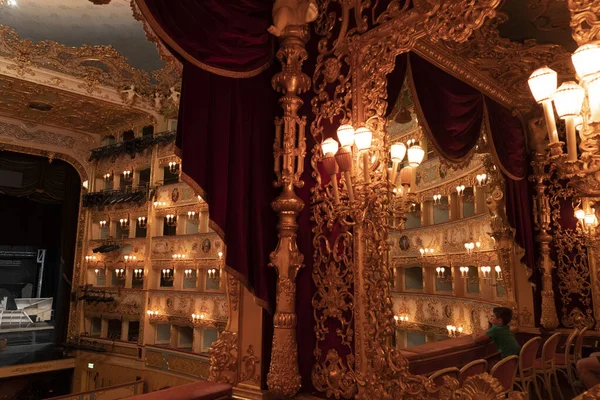 VENICE, ITALY - SEPTEMBER 15 2019 - La Fenice Theater interior view — Stock Photo, Image