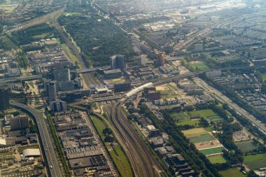 Amsterdam tren yolu Liman Havalimanı manzaralı panorama