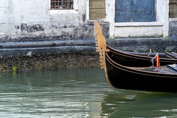 ヴェネツィアの詳細でゴンドラ — ストック写真