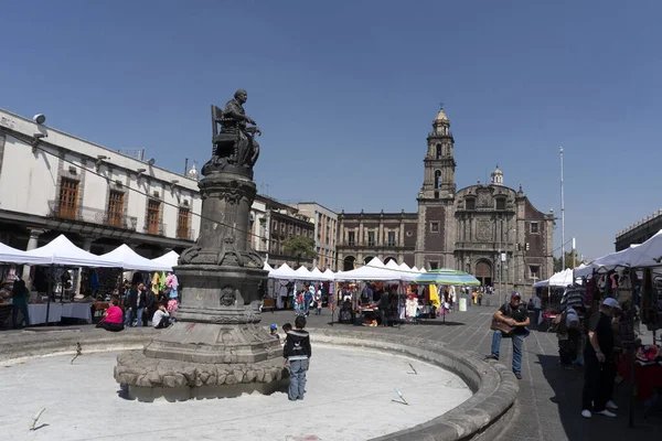 Mexiko-Stadt, Mexiko - 5. November 2017 - Saint Domingo Place Market — Stockfoto