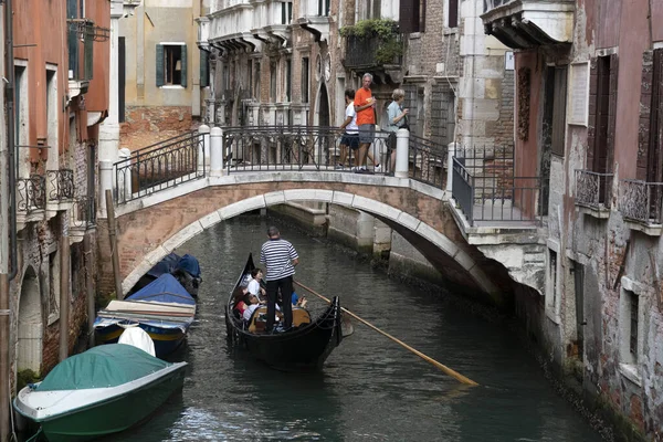 Venetië, Italië - 15 september 2019 - Gondelrit in Venetië — Stockfoto