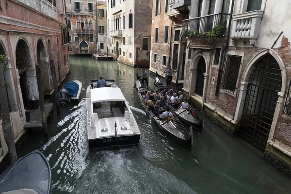 VENISE, ITALIE - 15 SEPTEMBRE 2019 - Balade en gondole à Venise — Photo