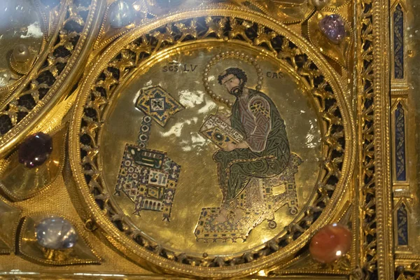 Venedik, İtalya - 17 Eylül 2019 - St. Mark Katedrali Altın Havuz